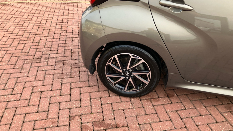 Toyota Yaris 1.5 Hybrid Design 5dr CVT Hybrid Hatchback